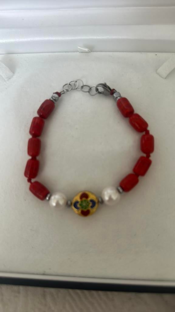 Koraal en zoet water parels  armband 12 euro, Ophalen of Verzenden, Zo goed als nieuw, Rood
