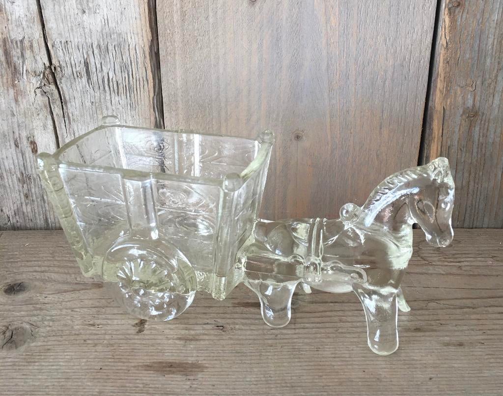 Vintage. Glazen kar met Paard. Mid Century., Ophalen of Verzenden, Gebruikt, Glas, Brocante