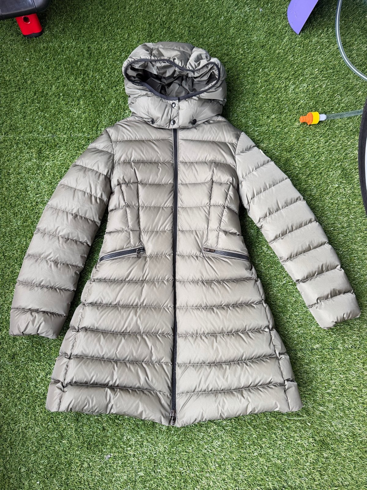 Moncler meisjes jas maat 12 (152) kaki - Zo goed als nieuw, Ophalen of Verzenden, Zo goed als nieuw, Meisje, Jas