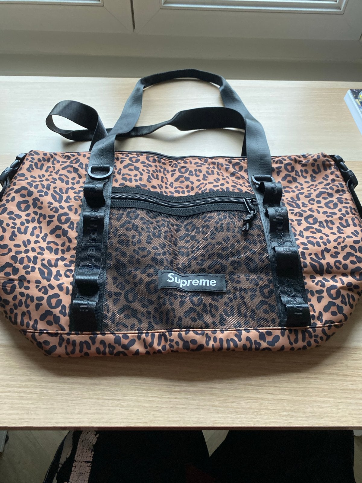 Supreme Leopard Print Duffle Bag - Zo goed als nieuw, 20 tot 30 cm, Bruin, Ophalen of Verzenden, Zo goed als nieuw