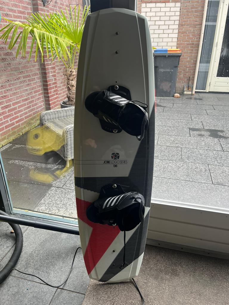 Jobe Logo Series Wakeboard 1x gebruikt, Watersport en Boten, Wakeboarden, Ophalen of Verzenden, Zo goed als nieuw, Board en Schoenen