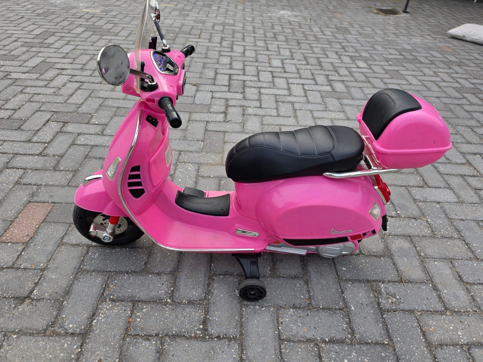 Roze Vespa Kinder Scooter met Muziekfunctie € 50, Kinderen en Baby's, Ophalen, Gebruikt