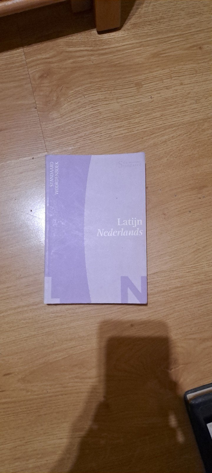 Latijn-Nederlands Woordenboek - Standaard Woordenboek, Ophalen of Verzenden, Gelezen, Overige uitgevers, Latijn