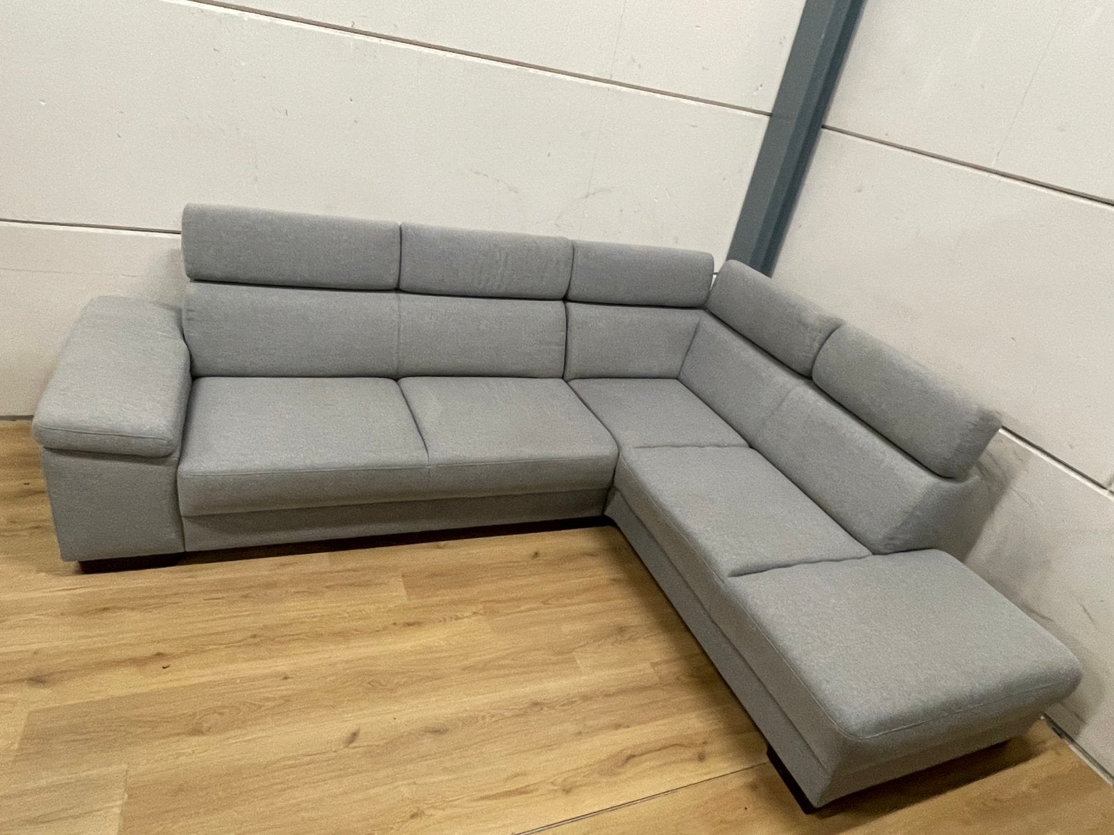 Mooie luxe licht grijze hoekbank met hoofdsteunen GEREINIGD!, Huis en Inrichting, Ophalen, 250 tot 300 cm, Luxe, Hoekbank