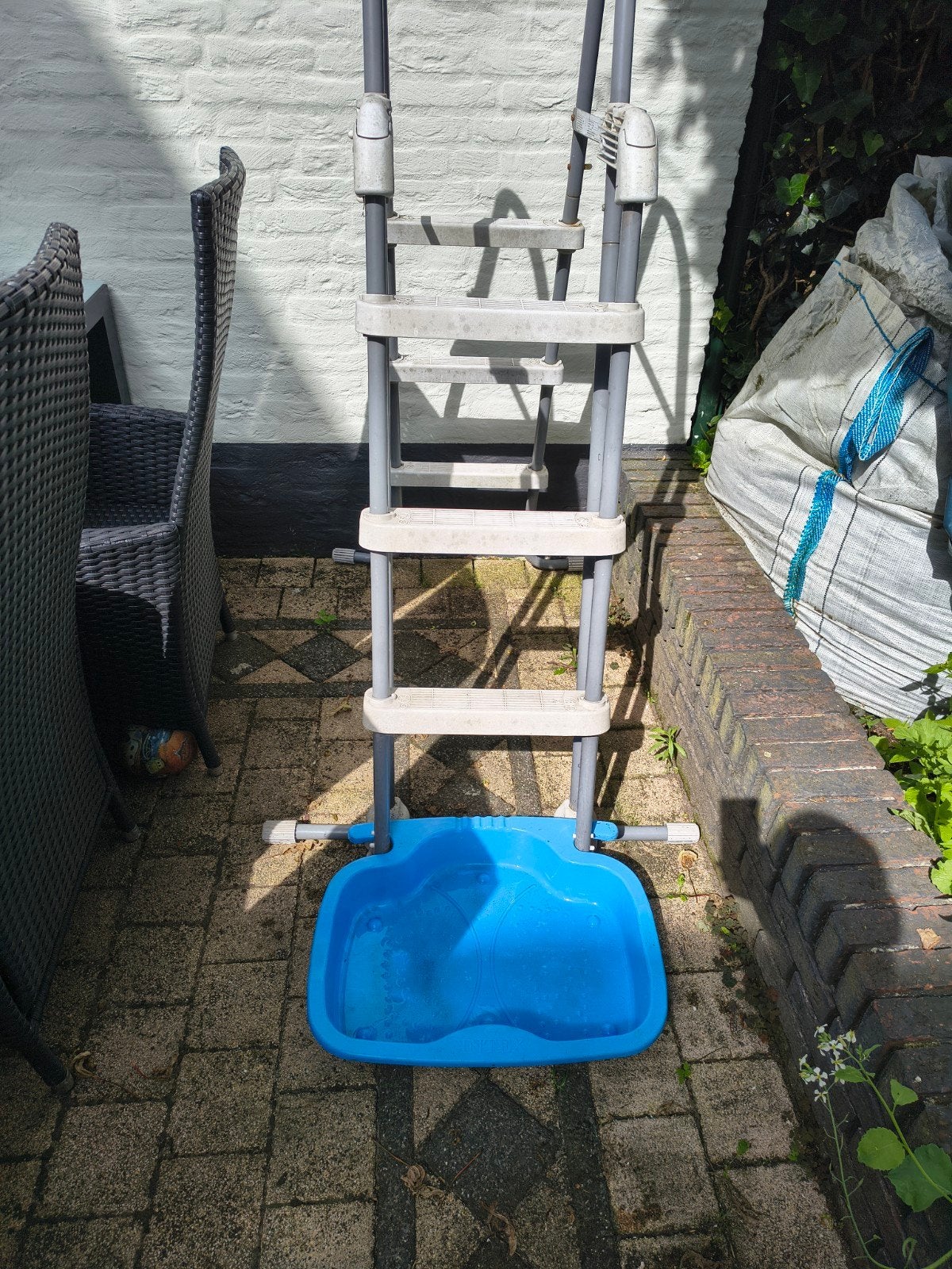 Zwembad trap met voetenbadje, Ophalen