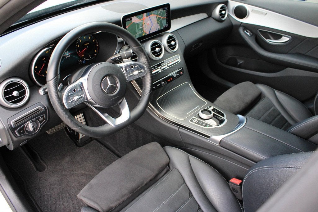 Mercedes-Benz C-Klasse 180 AMG 360 Graden | Virtual Cockpit, Leder en Stof, Sedan, 16 km/l, 5 stoelen
