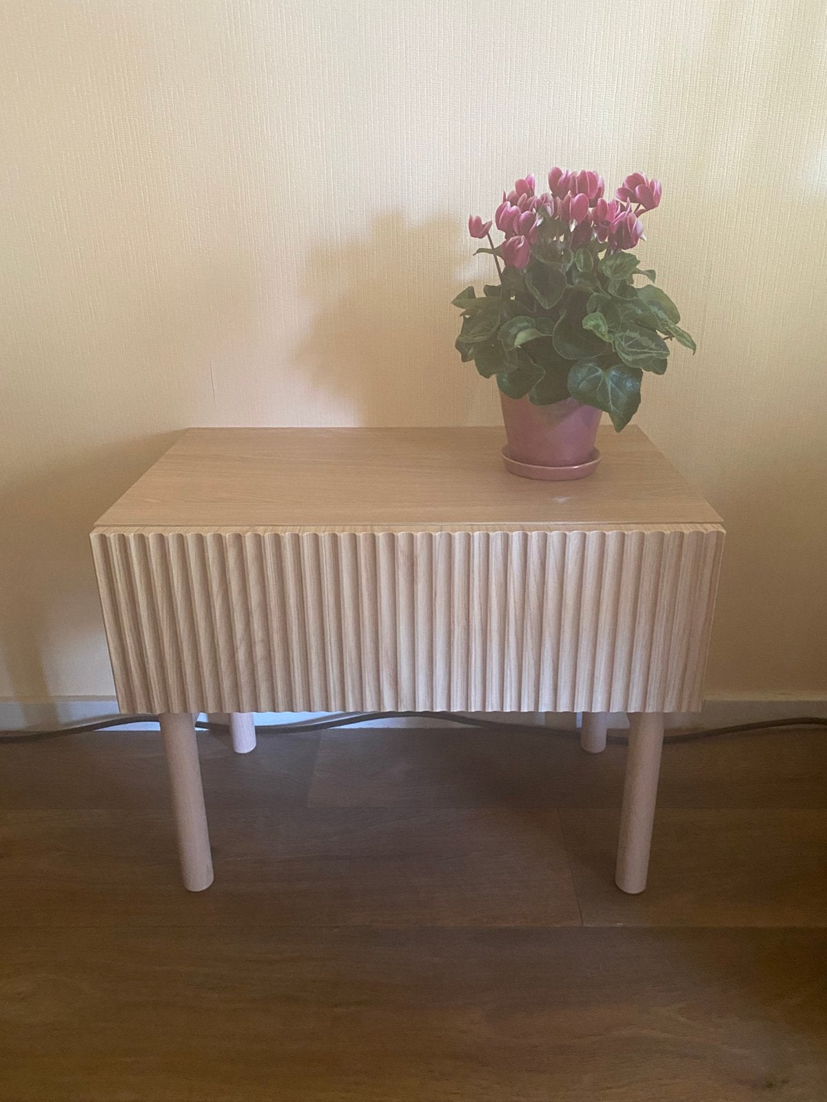 Naduvi nachtkastje, Huis en Inrichting, Ophalen, Nieuw, Minder dan 45 cm