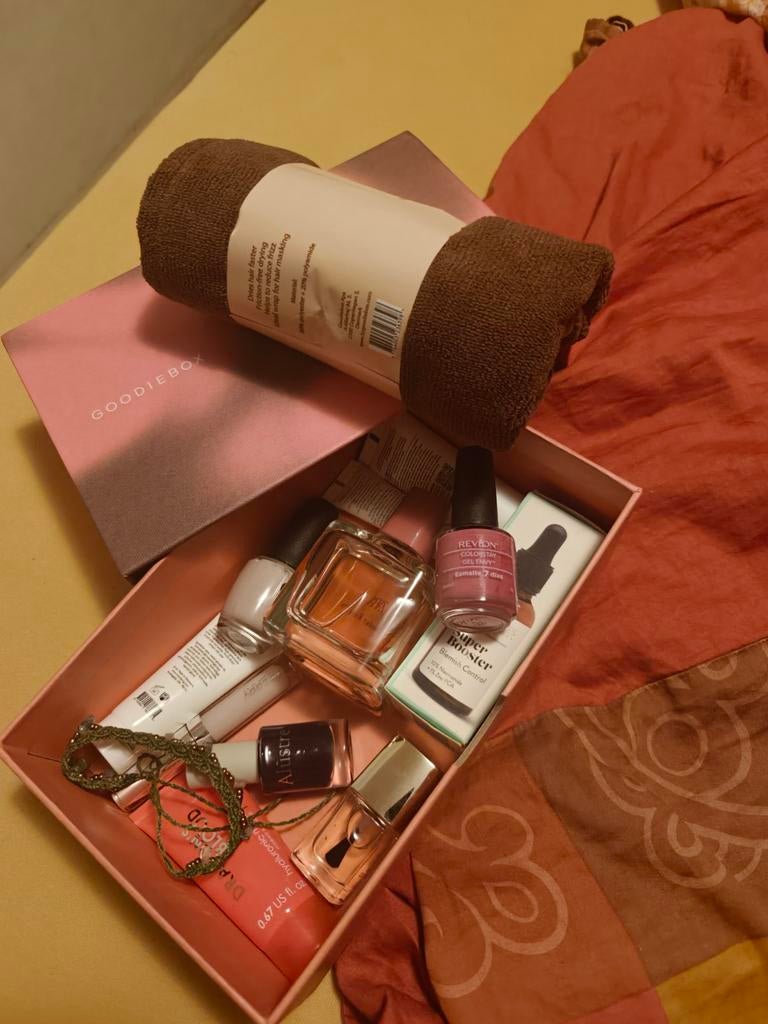 Goodie box Beauty pakket - Skincare, nagellak, parfum, Ophalen of Verzenden