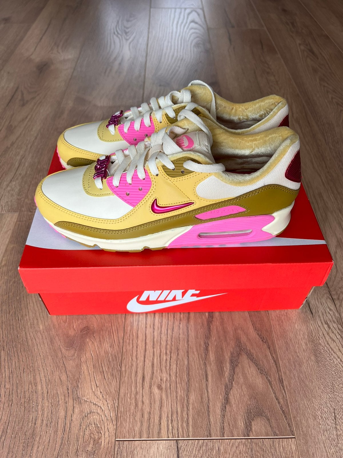 Nike Air Max 90 - Bronzine Pink - maat 44, Kleding | Heren, Schoenen, Overige kleuren, Nieuw, Ophalen of Verzenden, Sneakers of Gympen