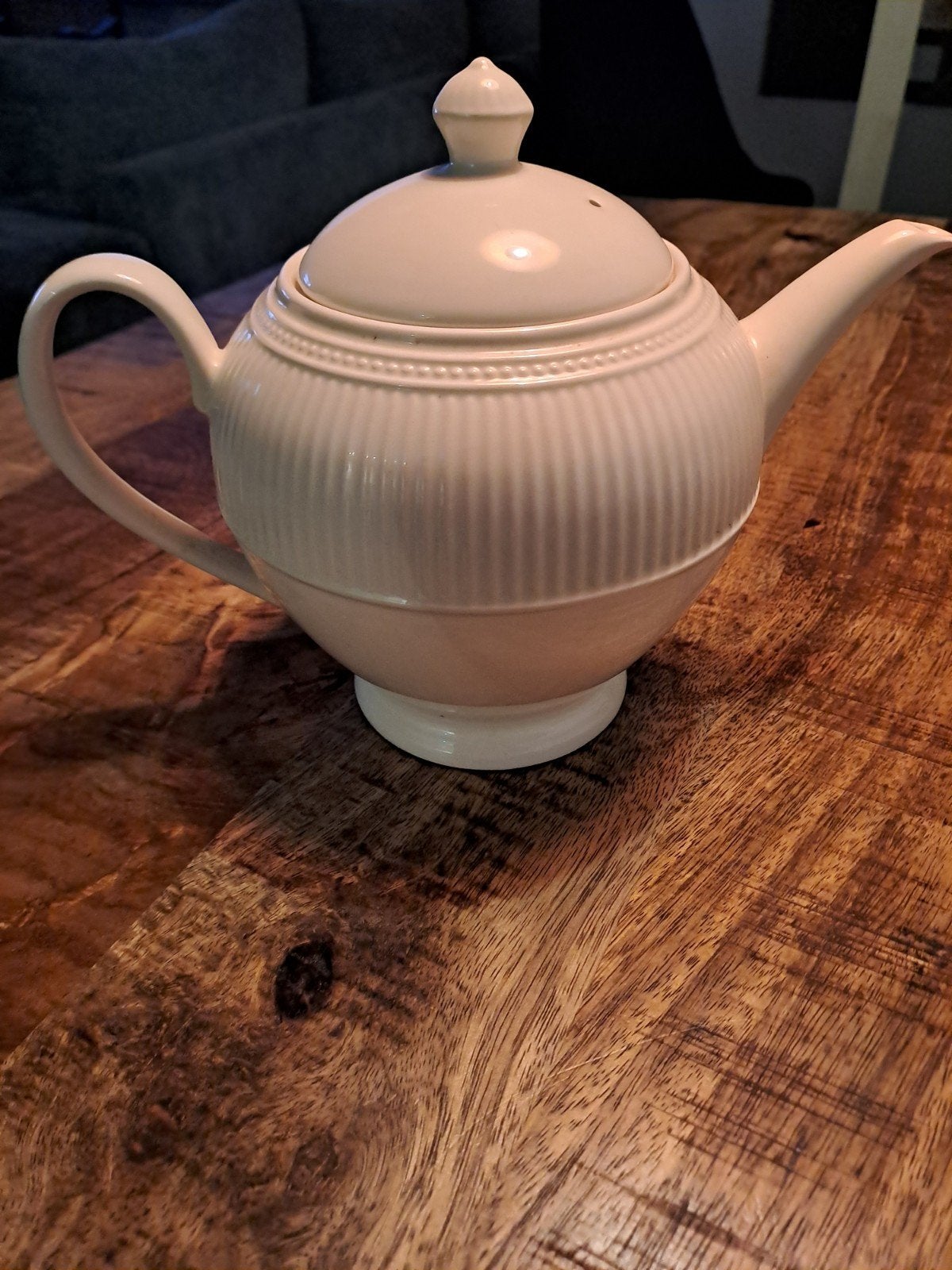 Wedgwood Windsor theepot, Ophalen