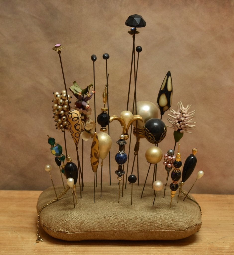 Oud Speldenkussen Incl. Spelden. "Uit Aletta's Tijd", Antiek en Kunst, Ophalen of Verzenden