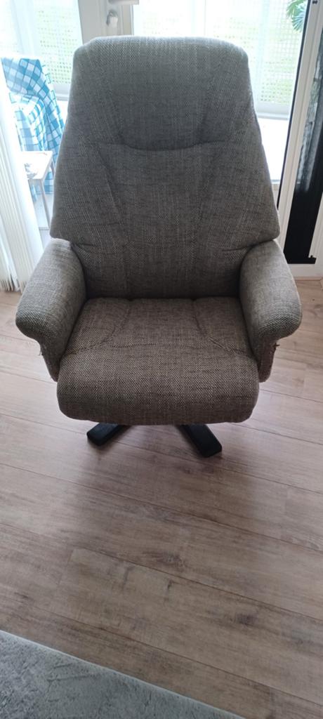 Relax stoel ( MOET WEG  ), Huis en Inrichting, Fauteuils, Zo goed als nieuw, 50 tot 75 cm, Ophalen