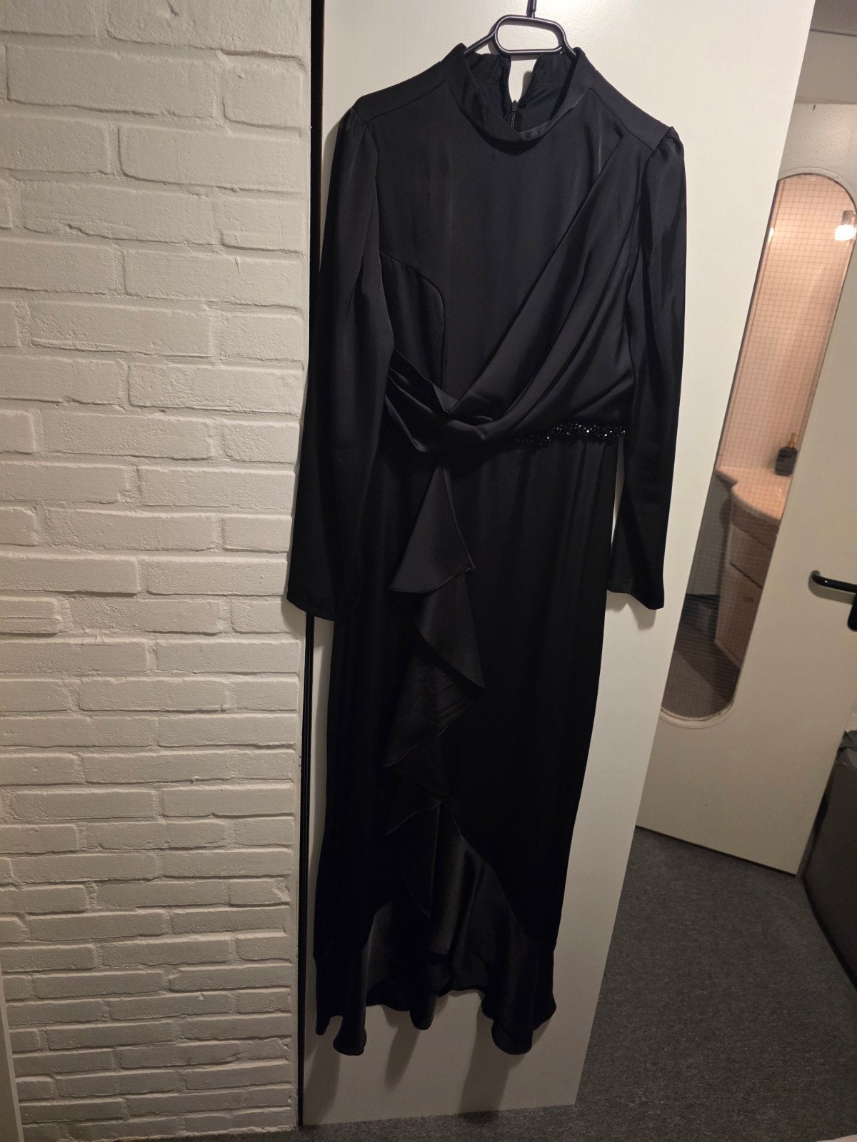 Elegante zwarte galajurk, slechts 1x gedragen, Kleding | Dames, Galajurk, Zwart, Maat 42/44 (L), Ophalen of Verzenden