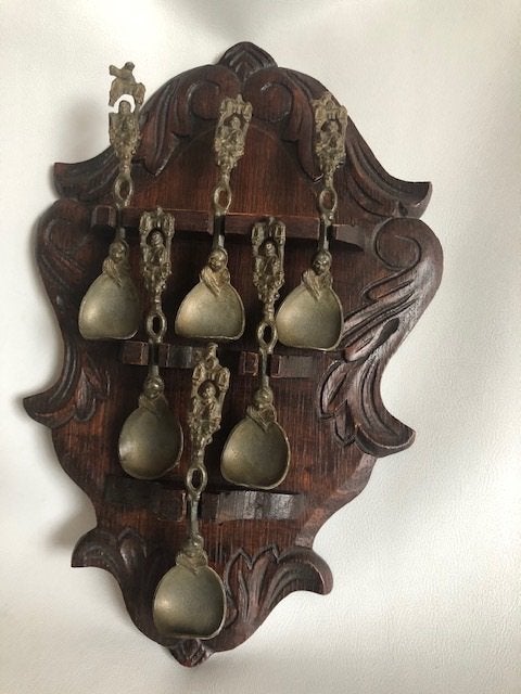 Wandrek brocant tinnen bewerkte lepels sierlijk wand deco, Ophalen