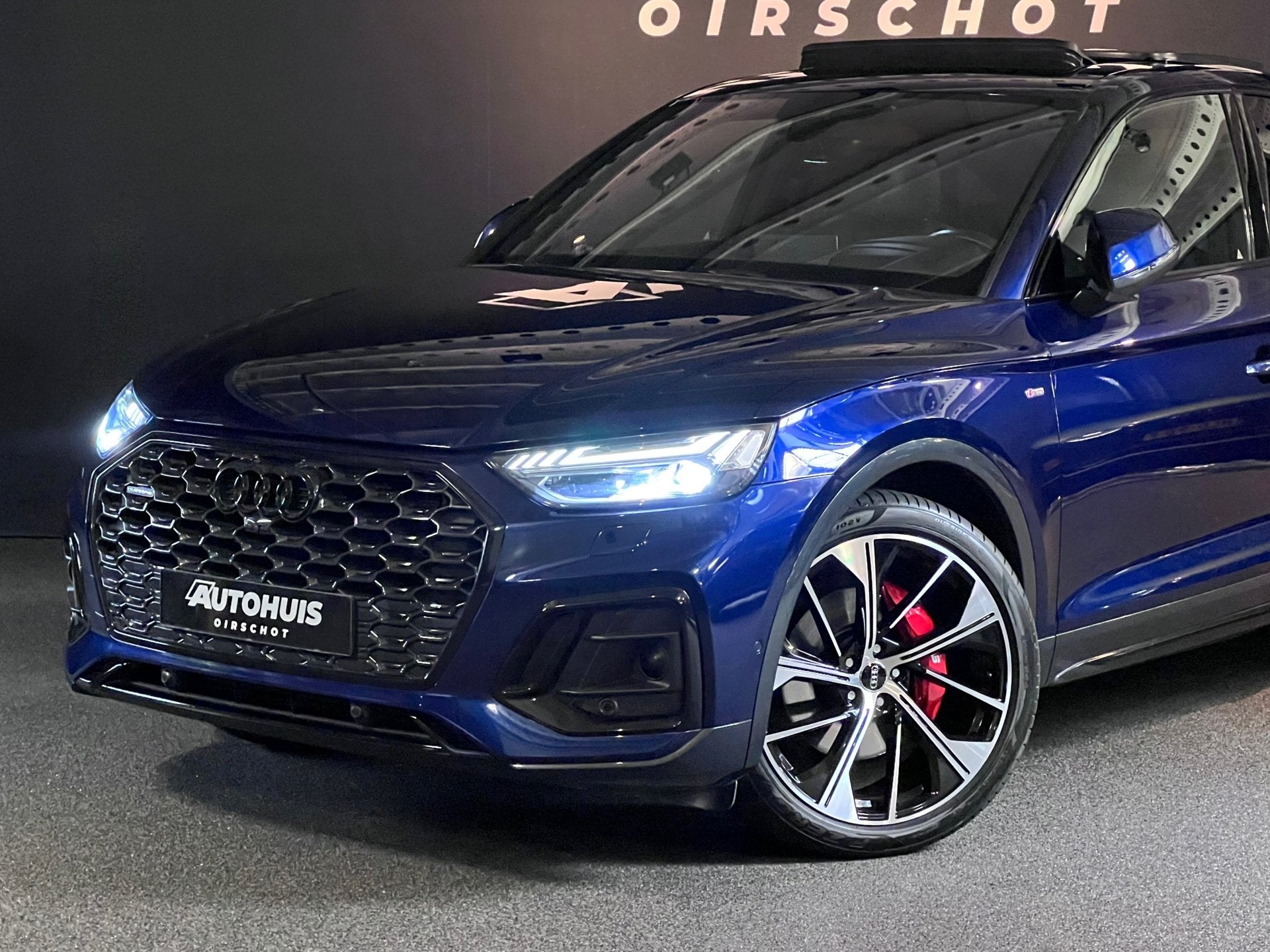 Audi Q5 Sportback 55 TFSI e S edition Competition 367 PK/Pan, Auto's, Automaat, Gebruikt, 4 cilinders, Blauw