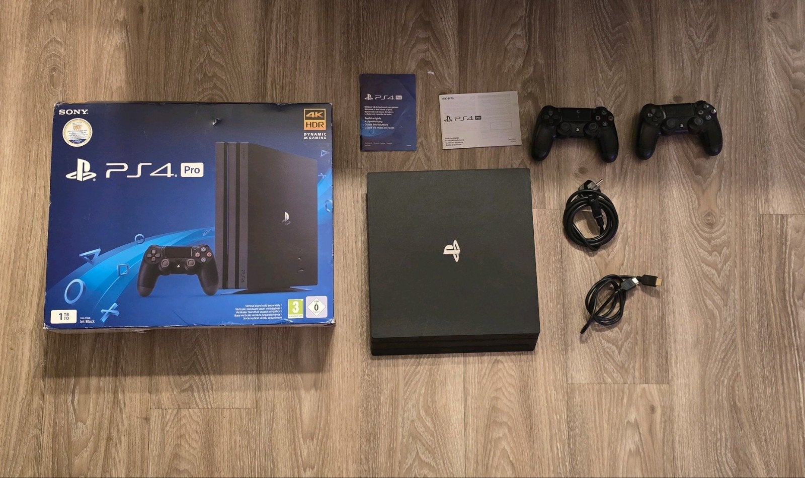 PS4 Pro 1TB met kabels, Spelcomputers en Games, Spelcomputers | Sony PlayStation 4, Ophalen, Gebruikt, Met 2 controllers, 1 TB