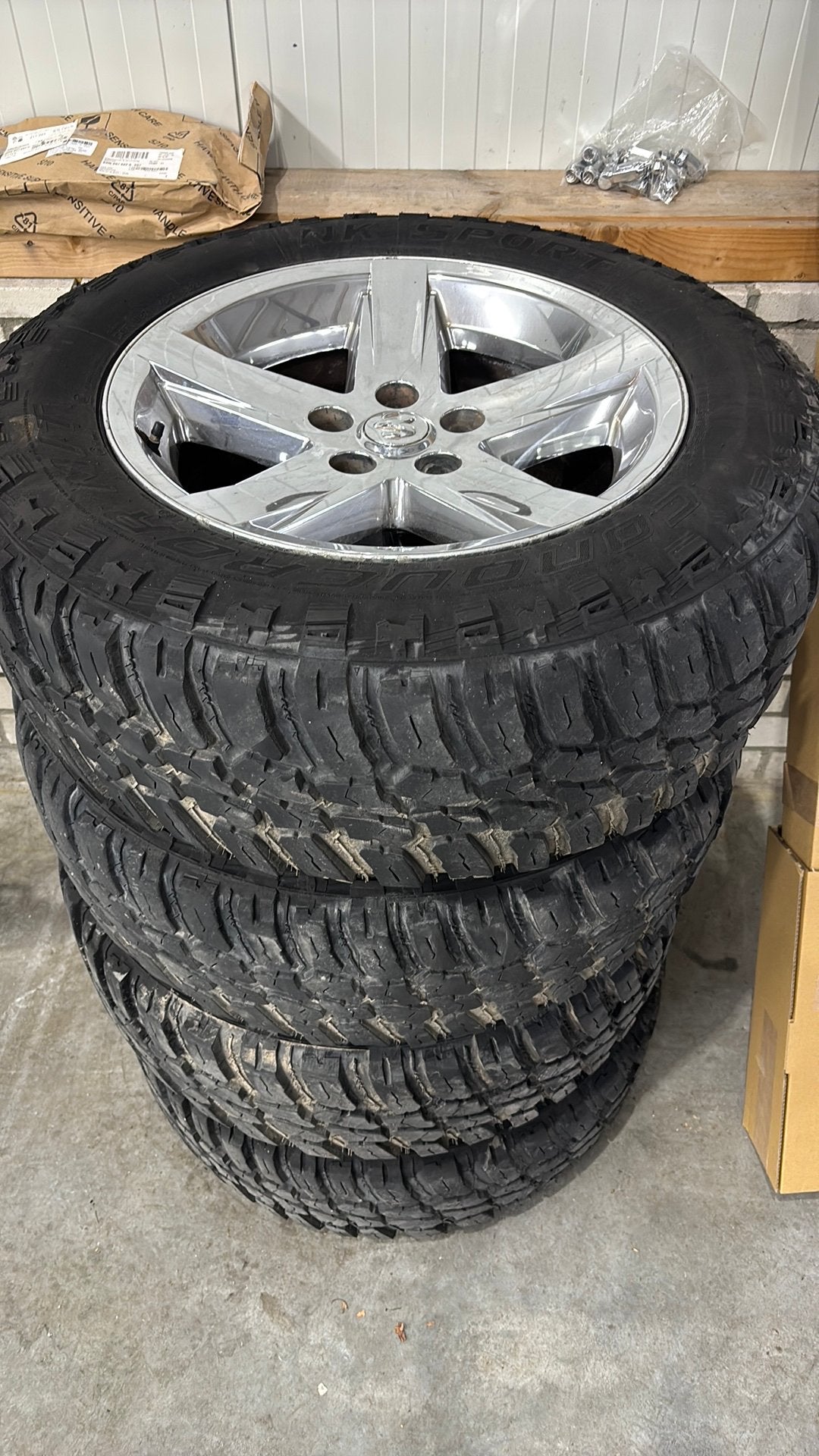 Dodge RAM velgen met banden 275/65/20, Auto-onderdelen, Gebruikt, 275 mm, Banden en Velgen, Ophalen of Verzenden