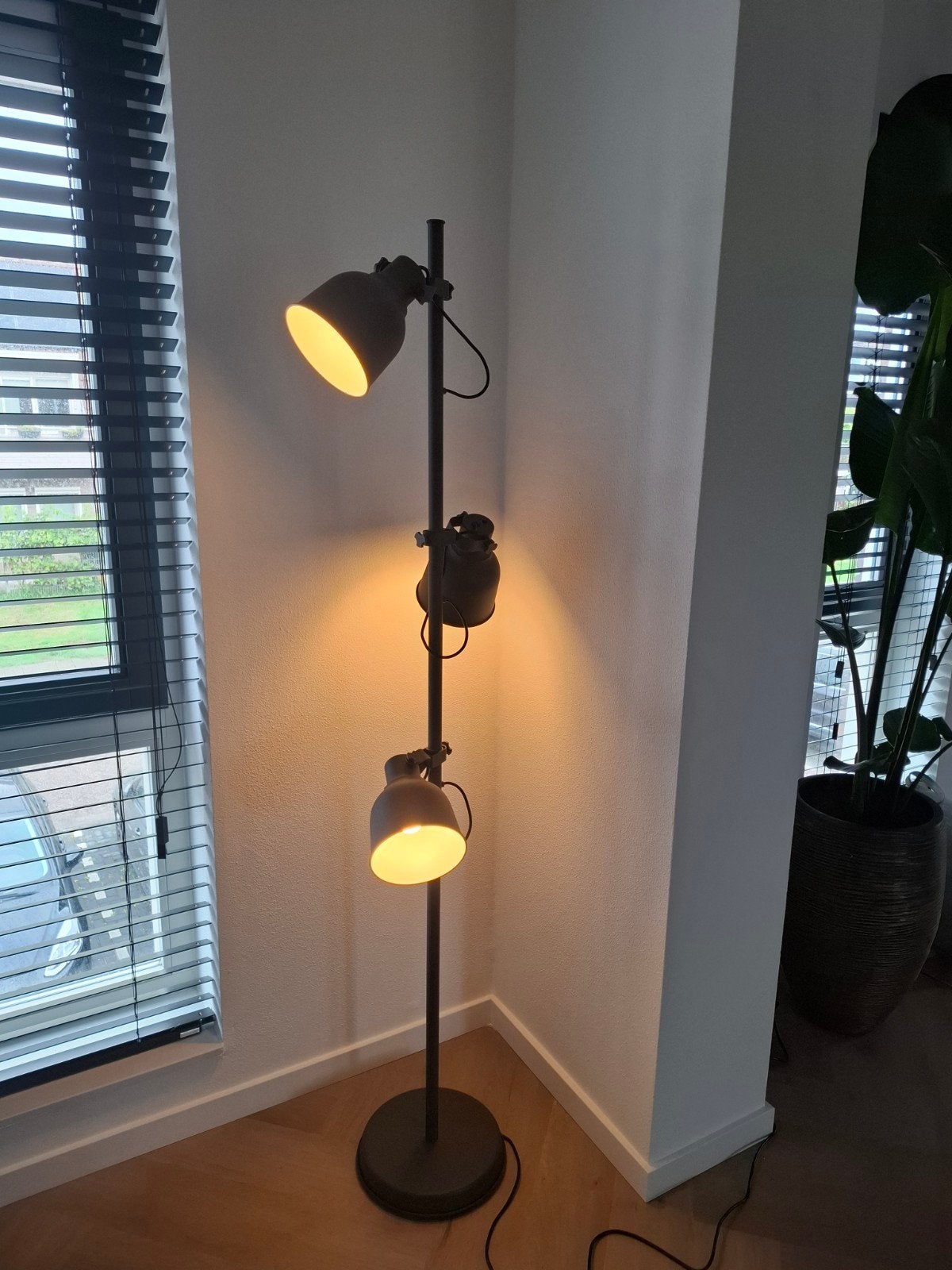 IKEA Hektar vloerlamp met 3 spots - Donkergrijs, Ophalen, Gebruikt, E14 (klein), Industrieel, Modern
