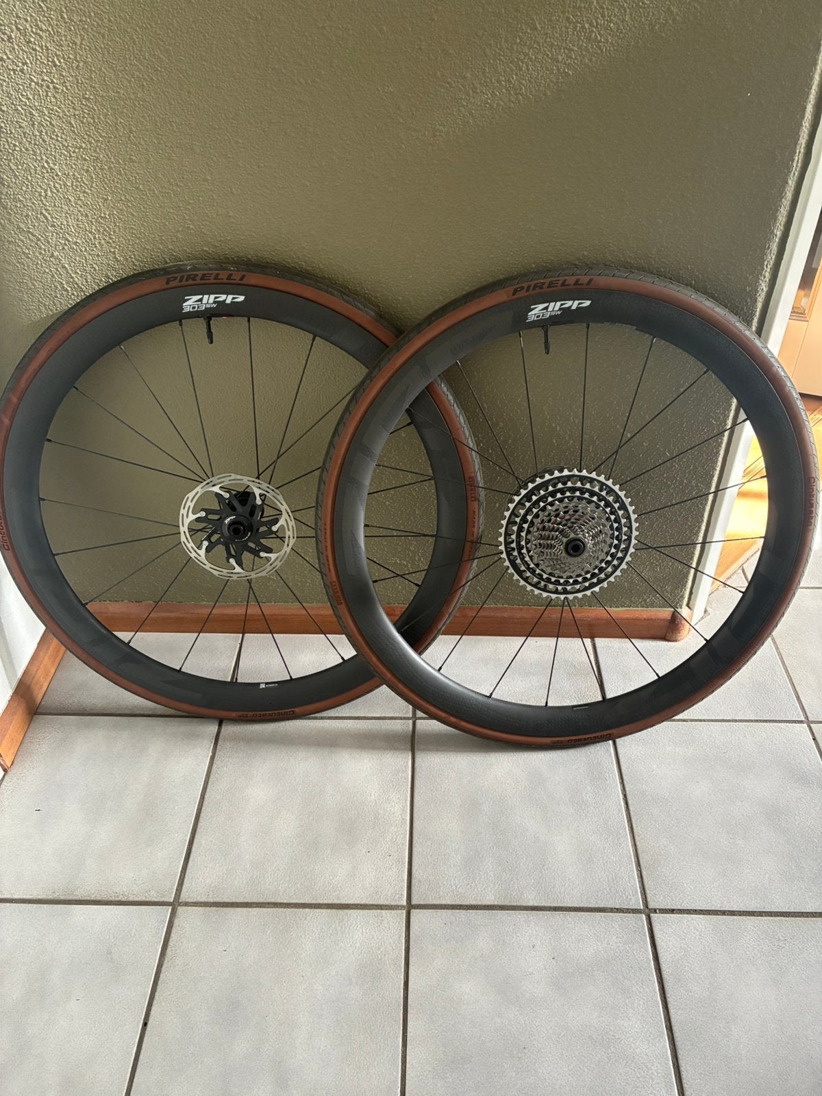 ZIPP 303 SW wielset incl. cassette, schijven en banden, Zo goed als nieuw, Racefiets, Carbon, Ophalen