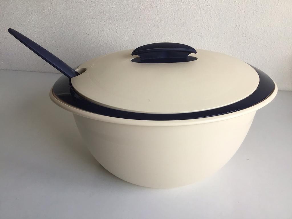Tupperware serveerschaal + 1 lepel Iso Duo 4.3 liter ZGAN, Huis en Inrichting, Ophalen of Verzenden, Zo goed als nieuw, Crème