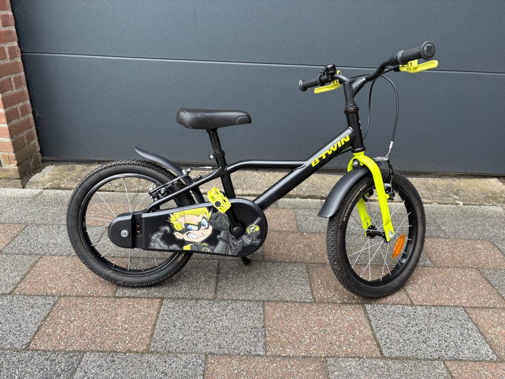 Btwin Dark Hero 16 inch kinderfiets, Fietsen en Brommers, Ophalen, Gebruikt, Velgrem, 16 tot 20 inch
