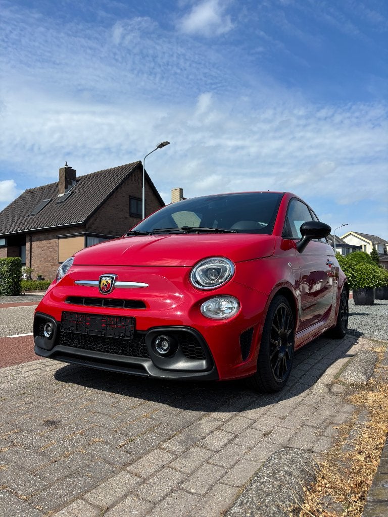 Abarth F595 Automaat 2023, 5427km, Auto's, Abarth, 4 cilinders, Alcantara, Particulier, 1040 kg