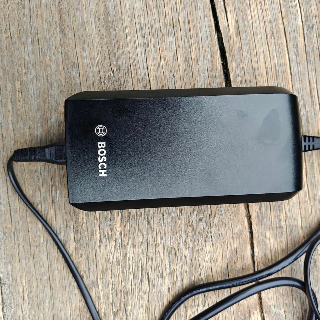 Bosch accu 500W oplader in zeer goede staat, Fietsen en Brommers, Ophalen of Verzenden, Zo goed als nieuw