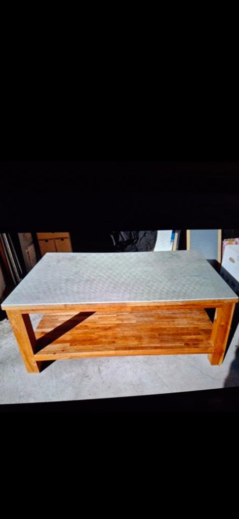 Robuuste  salontafel  met houten onderstel en betonnen blad, Huis en Inrichting, Tafels | Salontafels, Gebruikt, Minder dan 50 cm