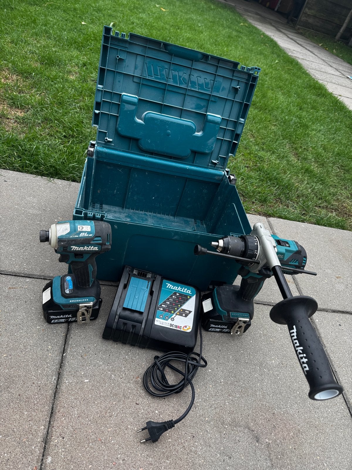 Makita Boor- en Schroefmachines Set met Accu's en Lader, Ophalen, Boor- en Schroefmachine, Klopboormechanisme, Gebruikt
