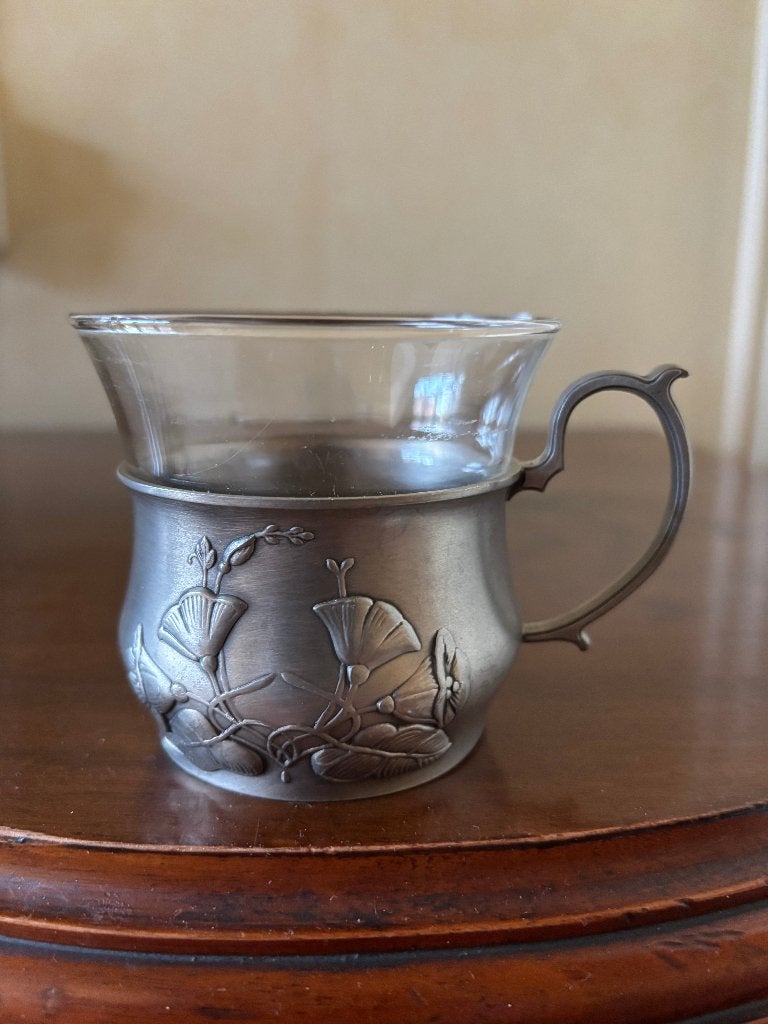 Theeglas in tinnen houder met bloemmotief, Ophalen of Verzenden