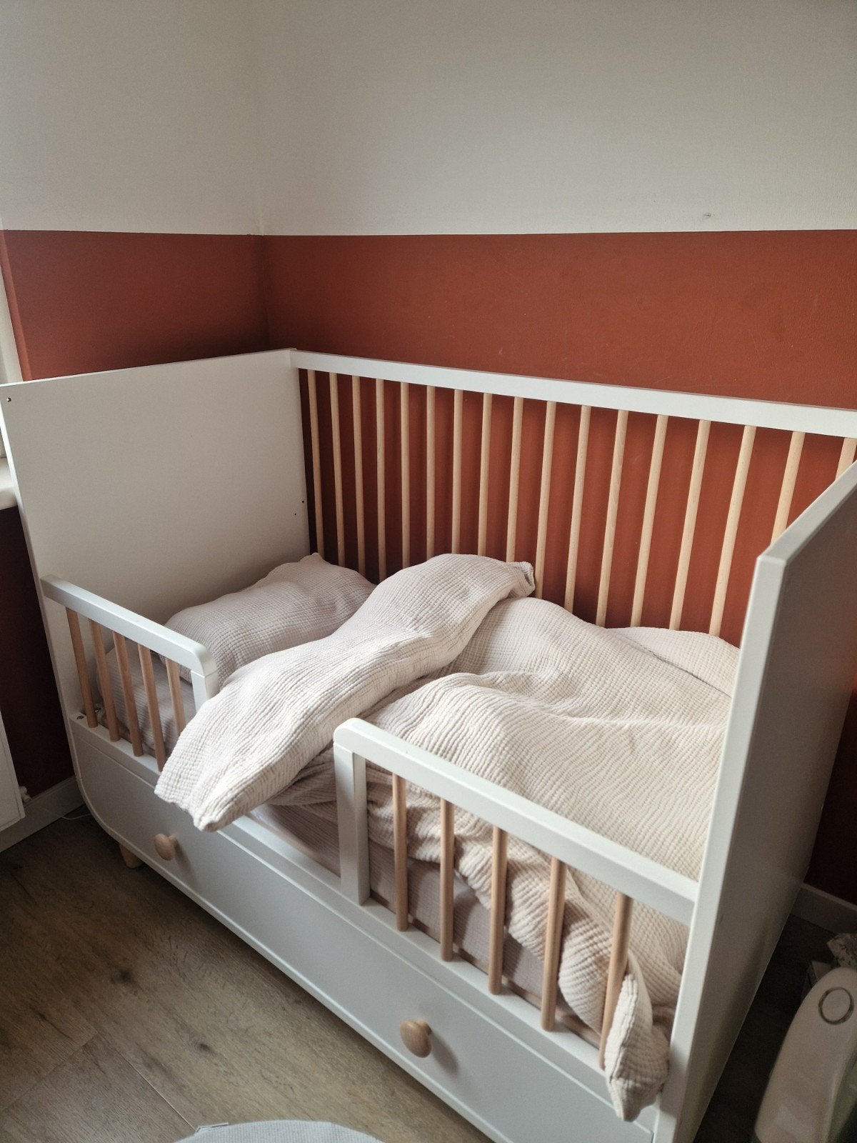 IKEA MYLLRA Commode en Ledikant met matras, Ophalen, 70 tot 85 cm, 140 tot 160 cm, Zo goed als nieuw
