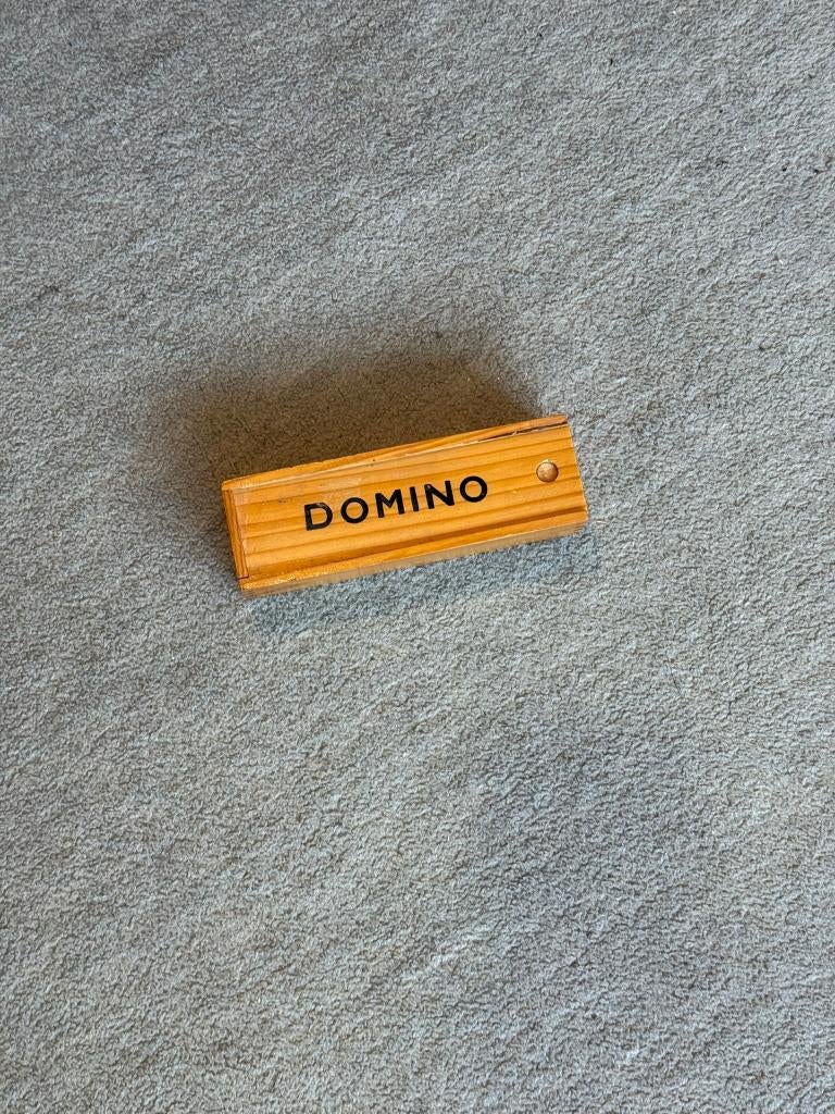 Domino spel in houten doos en met handleiding 28 stenen, Ophalen of Verzenden