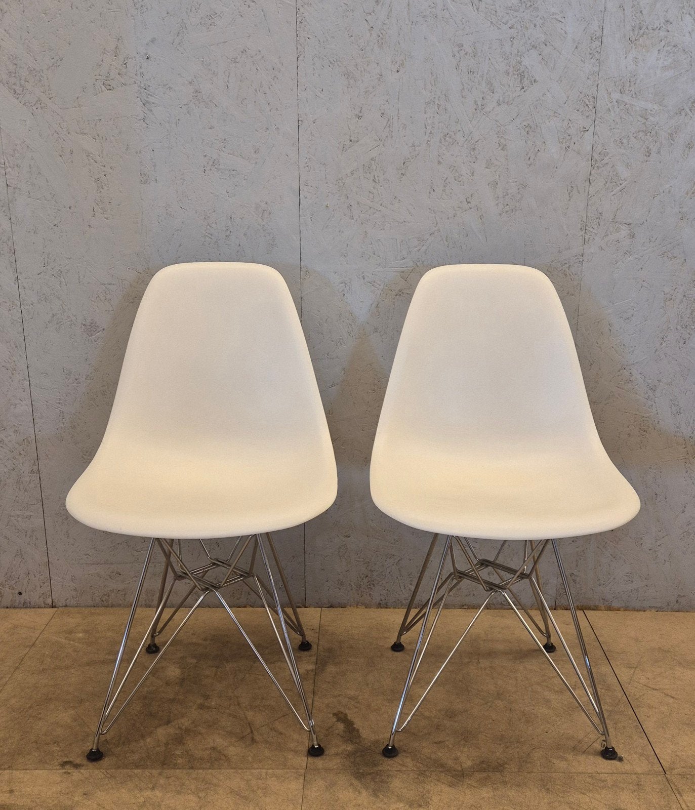 Vitra Eames DSR stoelen wit origineel design, Kunststof, Gebruikt, Twee, Modern Design