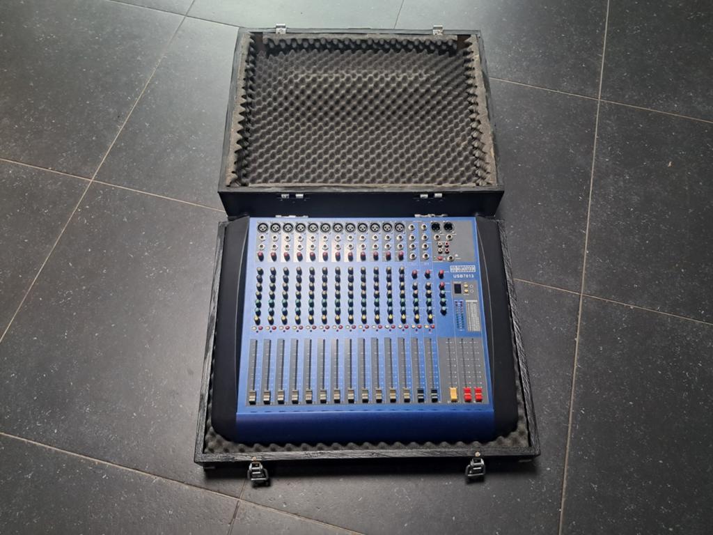 Vogblaster USB7013 Mengpaneel met 12 kanalen, Muziek en Instrumenten, Mengpanelen, Ophalen, Zo goed als nieuw, 10 tot 20 kanalen
