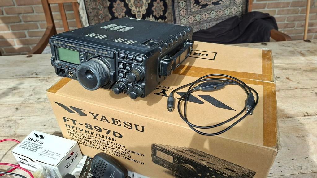 Yaesu FT-897D transceiver met accessoires, Telecommunicatie, Zenders en Ontvangers, Ophalen of Verzenden