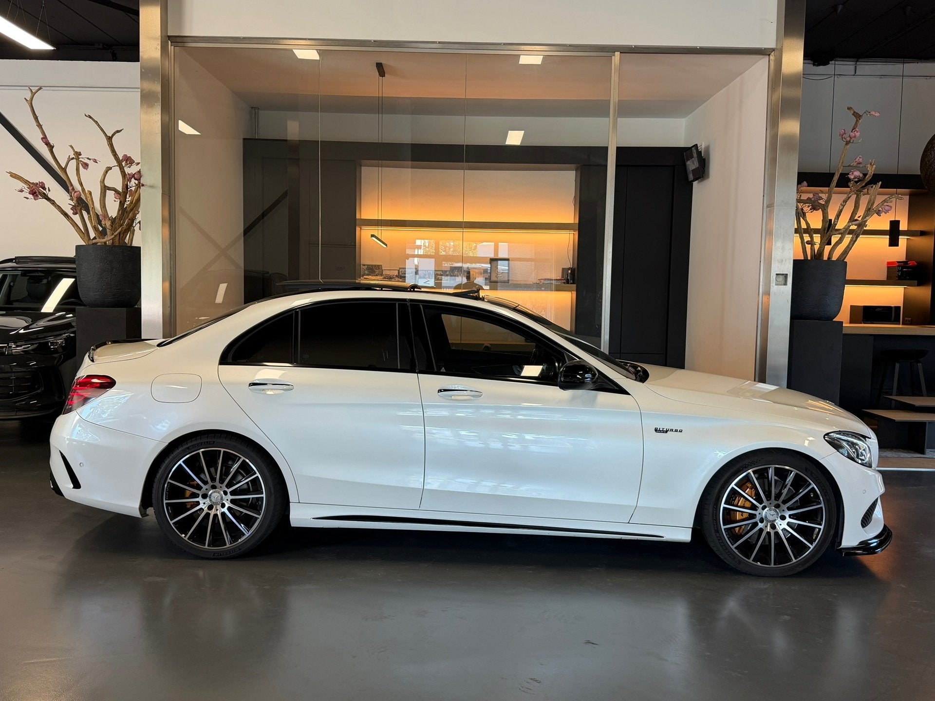 Mercedes-Benz C-klasse 400 4MATIC Amg night Pano Memory Burm, Auto's, Bedrijf, Vierwielaandrijving, Sedan, 750 kg