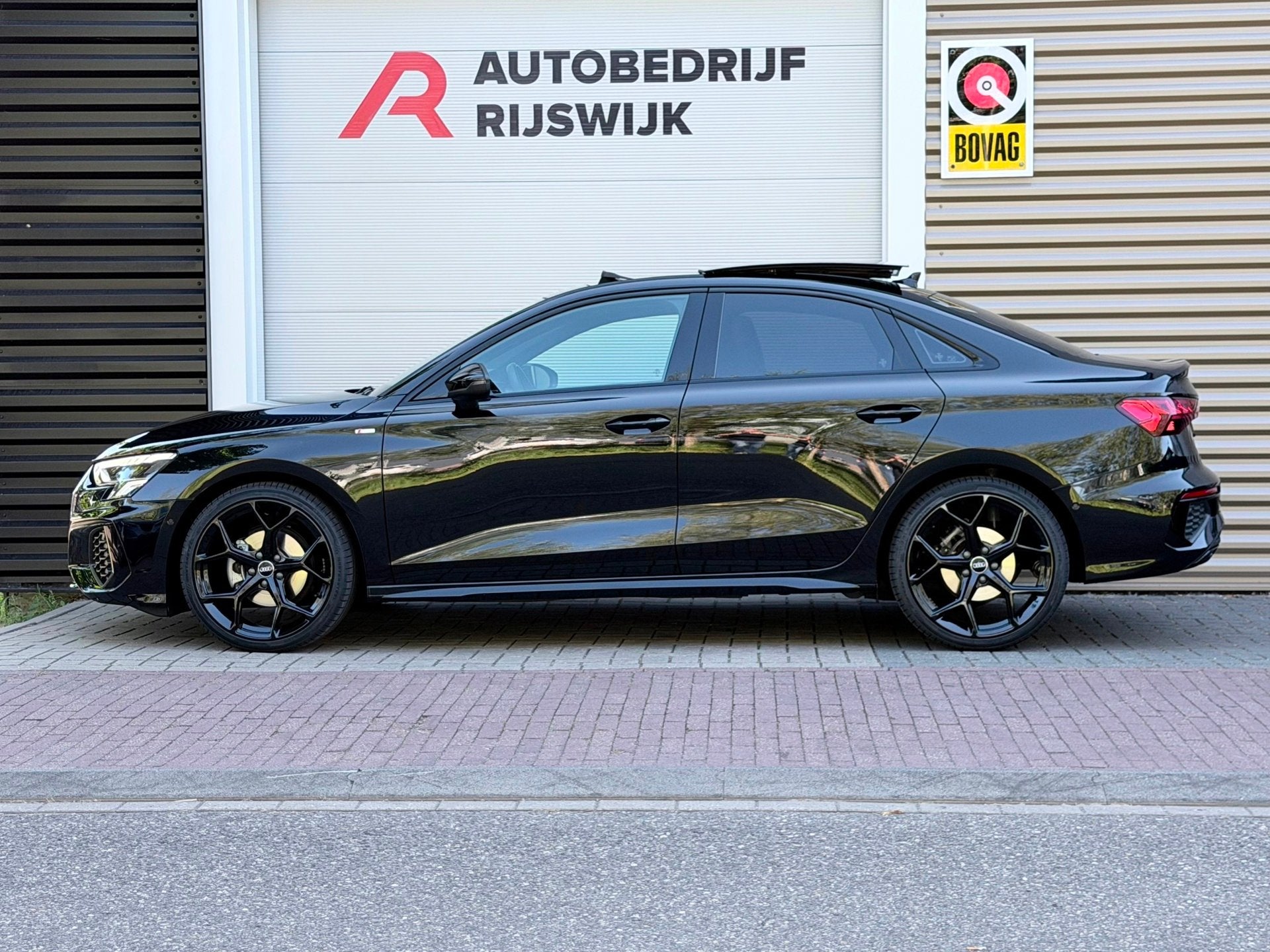 Audi A3 Limousine 30 TFSI S edition Pano/AppleCarPlay/Acc, Auto's, Audi, Gebruikt, Zwart, Origineel Nederlands, Bedrijf