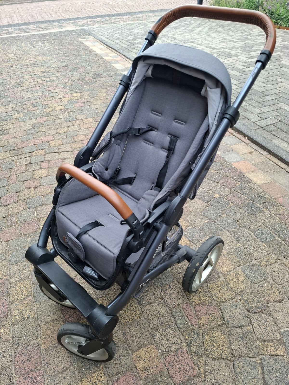 Mutsi kinderwagen grijs compleet en zeer nette staat!, Kinderen en Baby's, Buggy's, Ophalen, Zo goed als nieuw, Overige merken