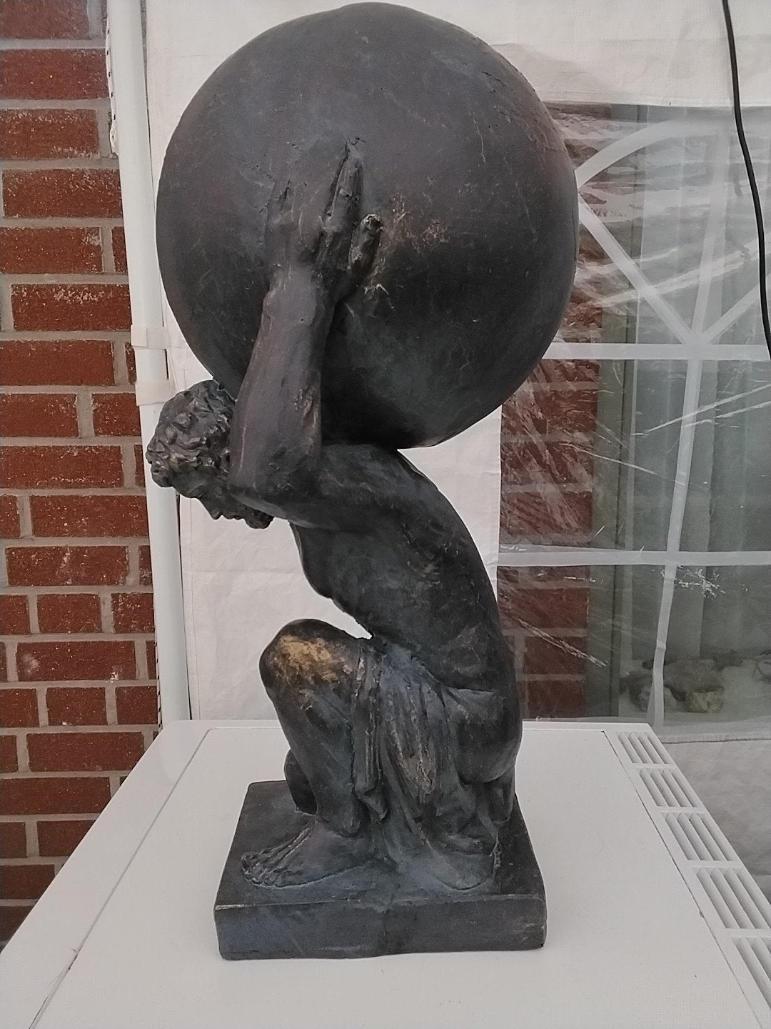 Groot Beeld Atlas met Wereldbol - MGO - 70 cm hoog, Weerbestendig, Overige materialen, Beeld, 50 - 100 cm