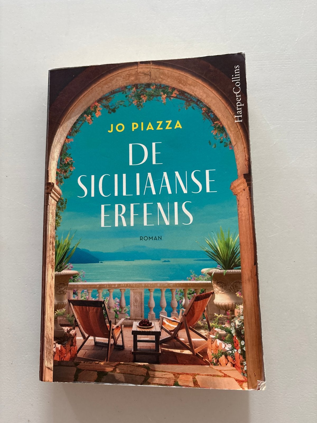 De Siciliaanse Erfenis - Jo Piazza (Roman), Ophalen of Verzenden, Gelezen