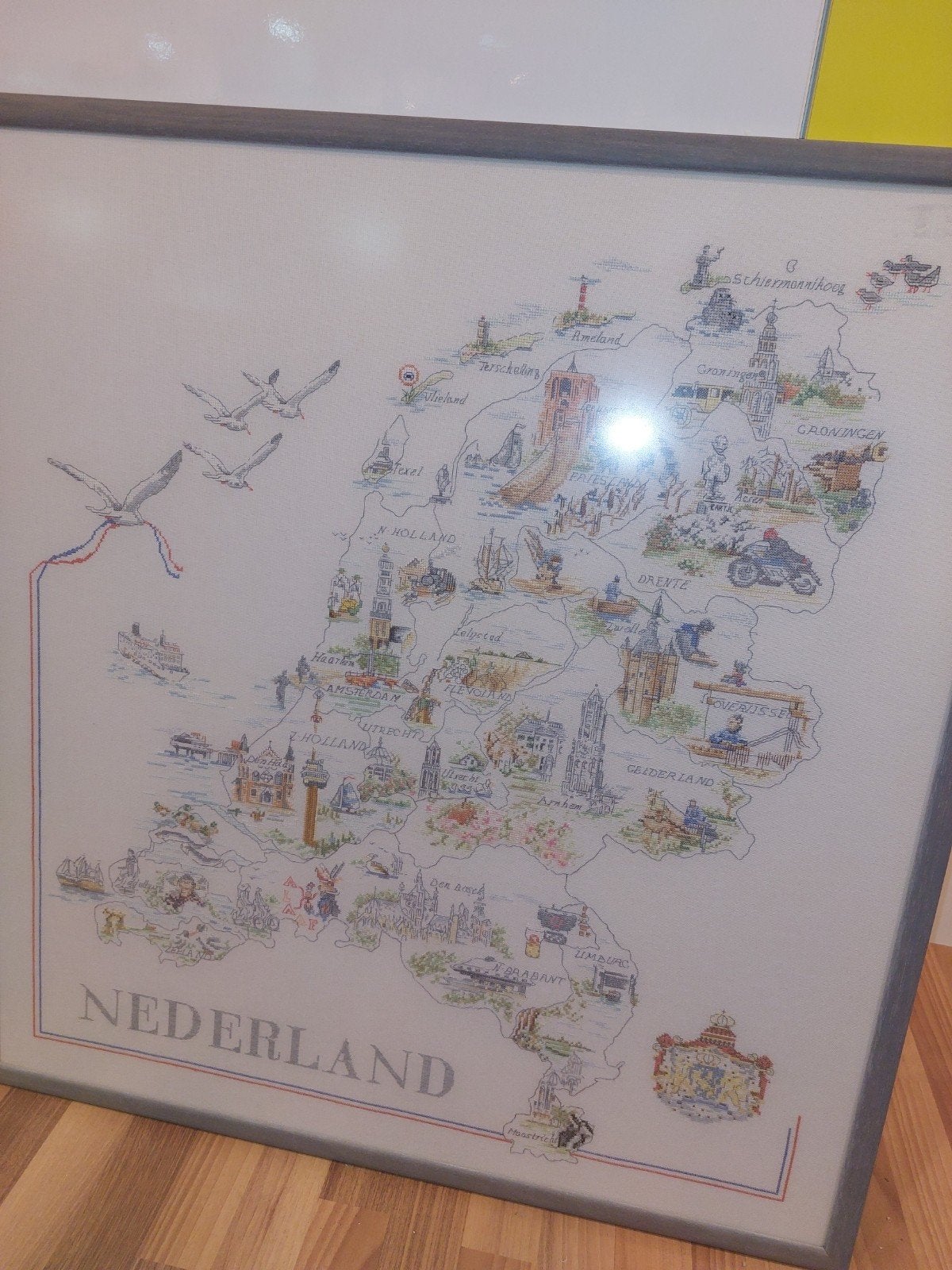 Geborduurd Nederland kaart met bezienswaardigheden, Ophalen