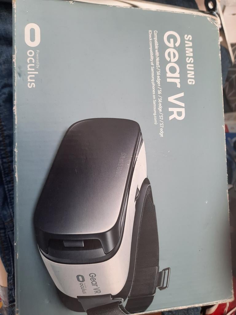 Samsung Gear VR (Powered by Oculus) - Virtual Reality, Ophalen of Verzenden, Zo goed als nieuw, VR-bril, Telefoon