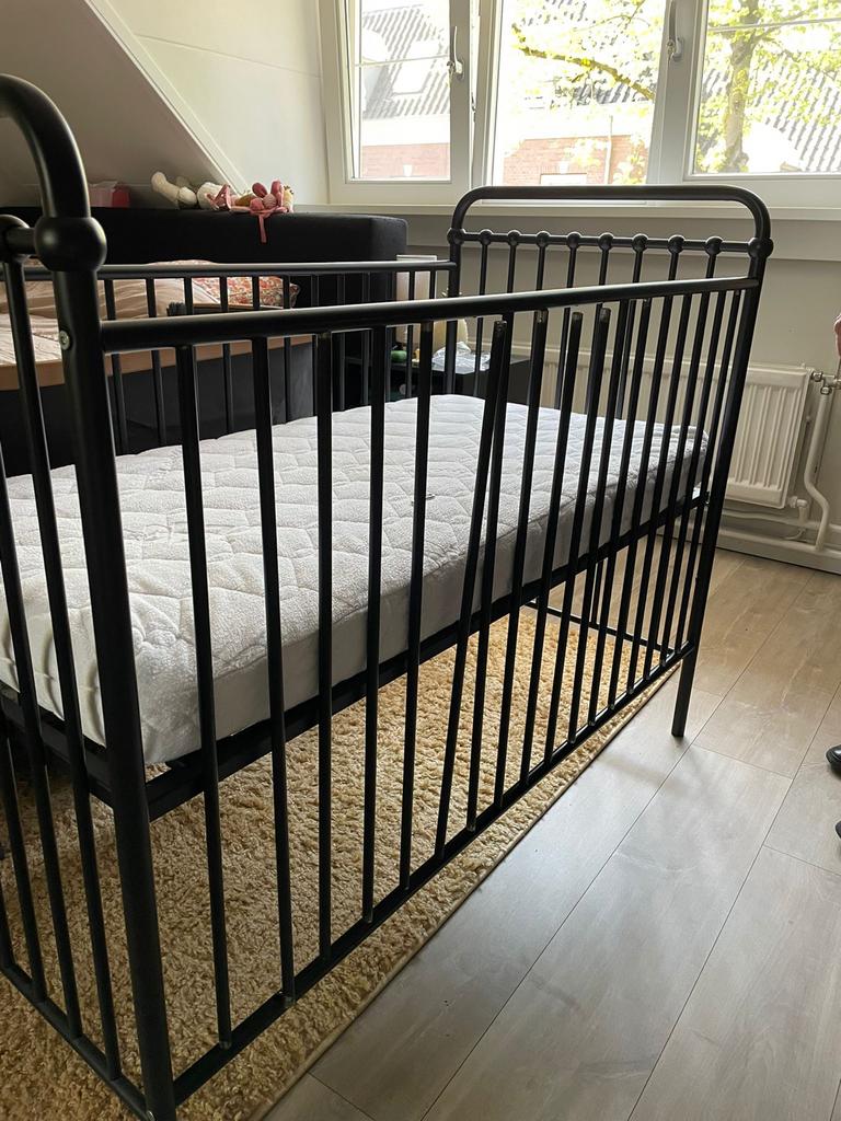 Zwart metalen ledikant, Kinderen en Baby's, Babywiegjes en Ledikanten, Ophalen, Gebruikt, Ledikant