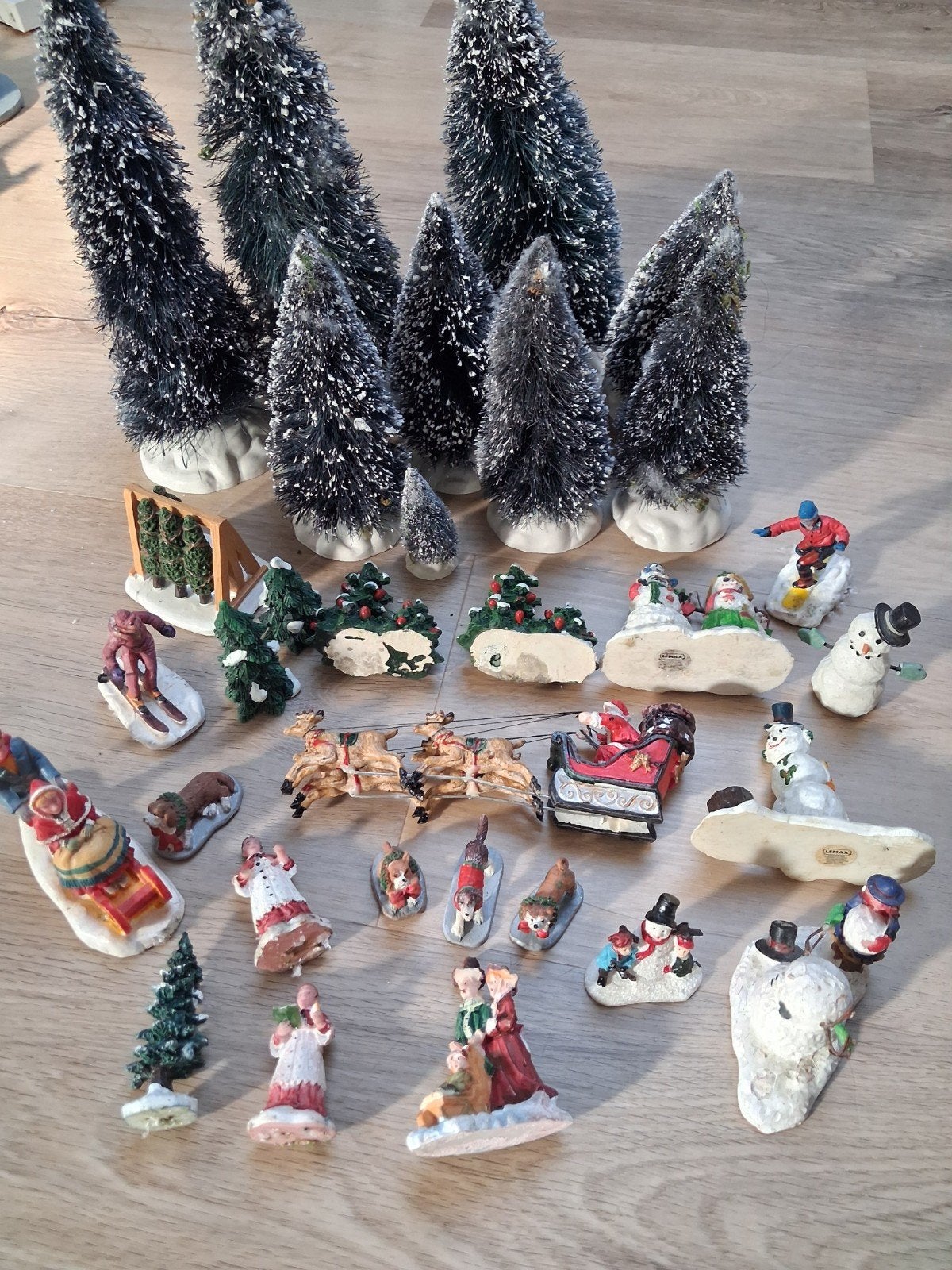 kerstdorp bomen en figuren grotendeels Lemax, Diversen, Ophalen of Verzenden
