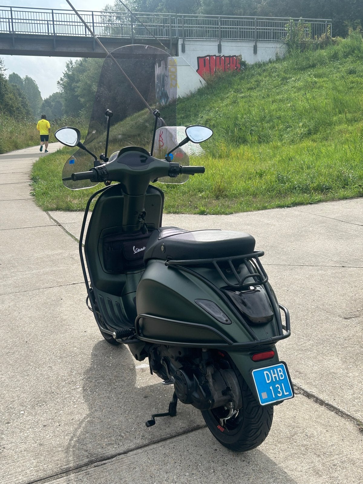 Vespa Sprint Mat Groen met originele uitlaat en achterrek, Fietsen en Brommers, Ophalen of Verzenden, Gebruikt, Benzine, Vespa S