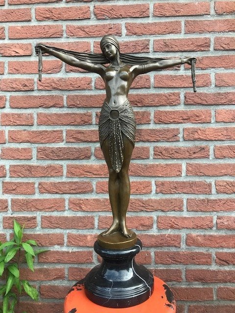 indrukwekkend en groot bronzen beeld, art-deco dame, Antiek en Kunst, Kunst | Beelden en Houtsnijwerken, Brons, Beeld, Vrouw, 50 - 100 cm