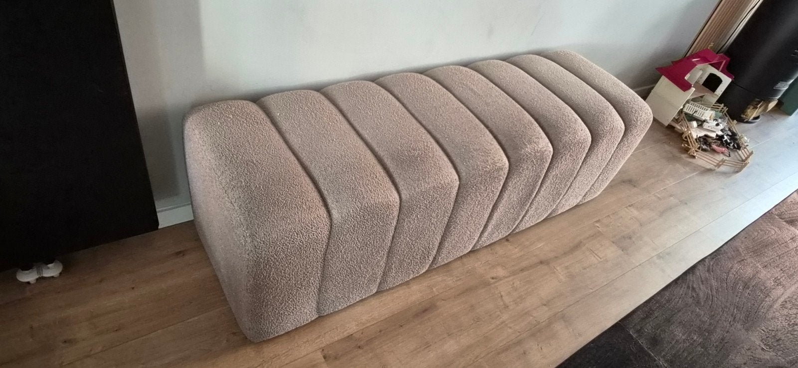 Moderne beige gestoffeerde bank/poef, Ophalen, Modern, Scandinavisch, 150 tot 200 cm, Tweepersoons