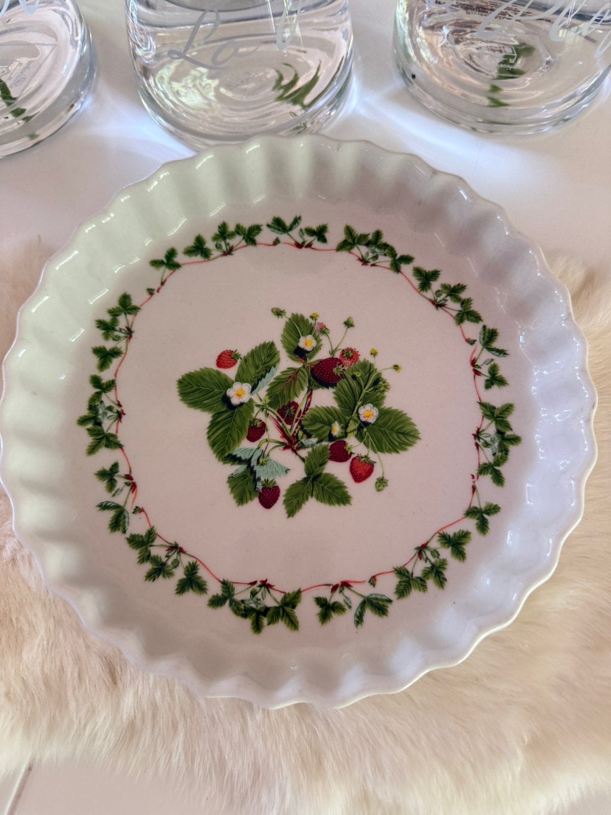 Portmeirion Strawberries ovenschaal 21 cm izgst, Ophalen, Overige merken, Landelijk/Boerenbont, Porselein