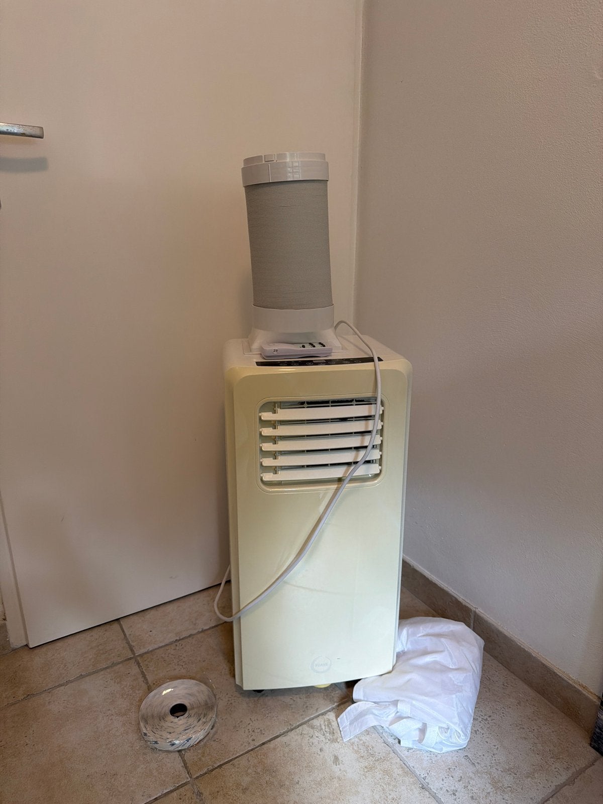 Fuave Mobiele Airco met Afstandsbediening en Raamkit, Ophalen, Gebruikt, Minder dan 60 m³, 3 snelheden of meer