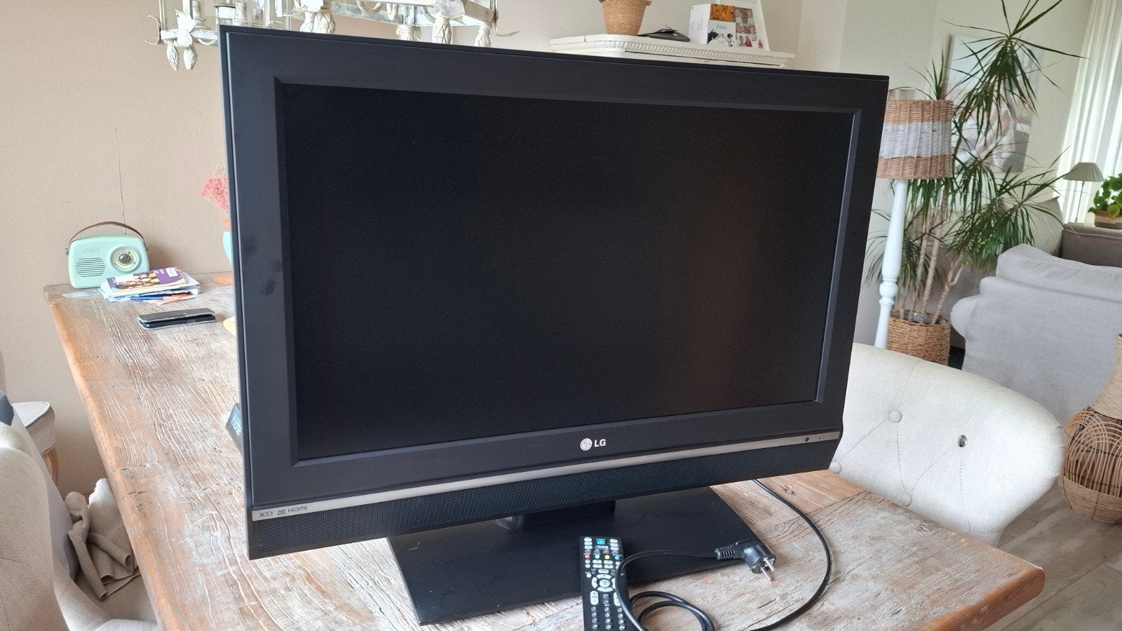 LG TV beeldscherm 80 cm doorsnee, Ophalen, Gebruikt, 50 Hz, 80 tot 100 cm